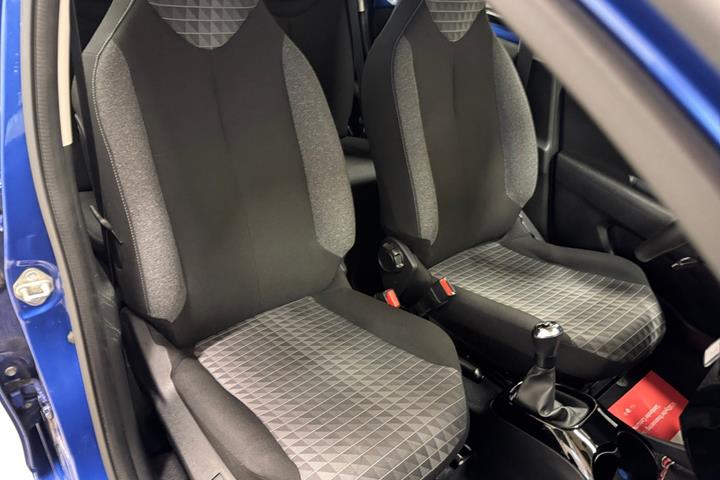 Blå Peugeot 108 fra 2021