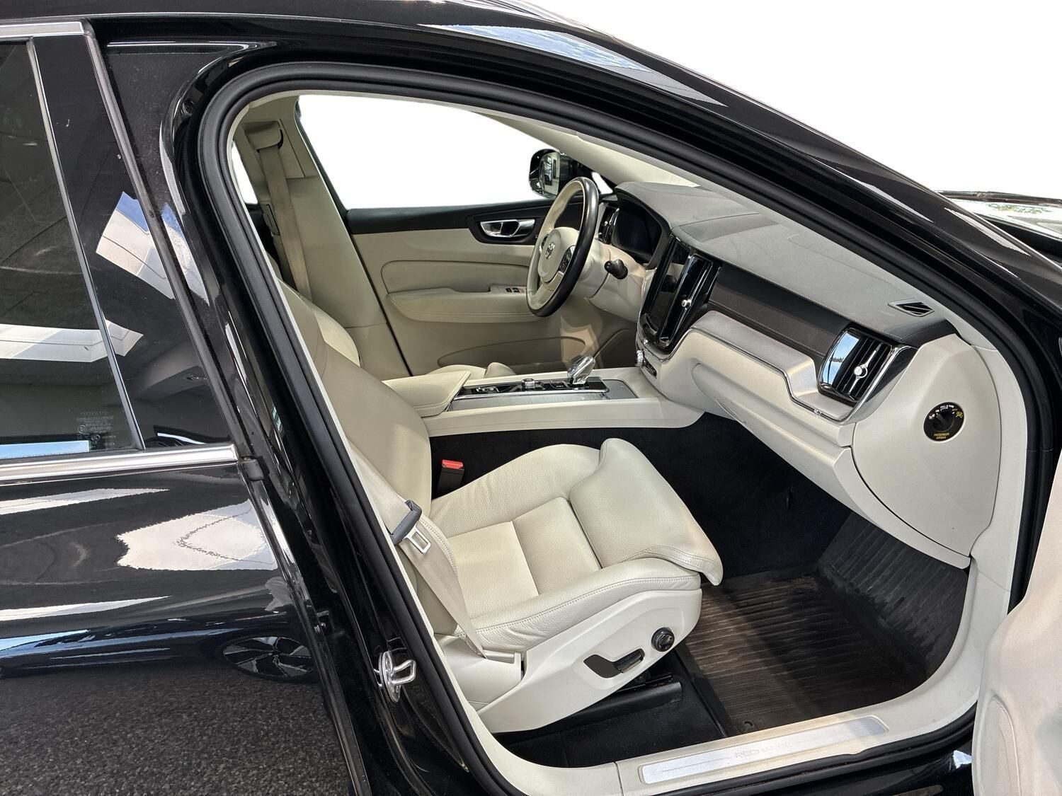Sort Volvo XC60 fra 2022