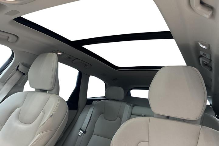 Sort Volvo XC60 fra 2022