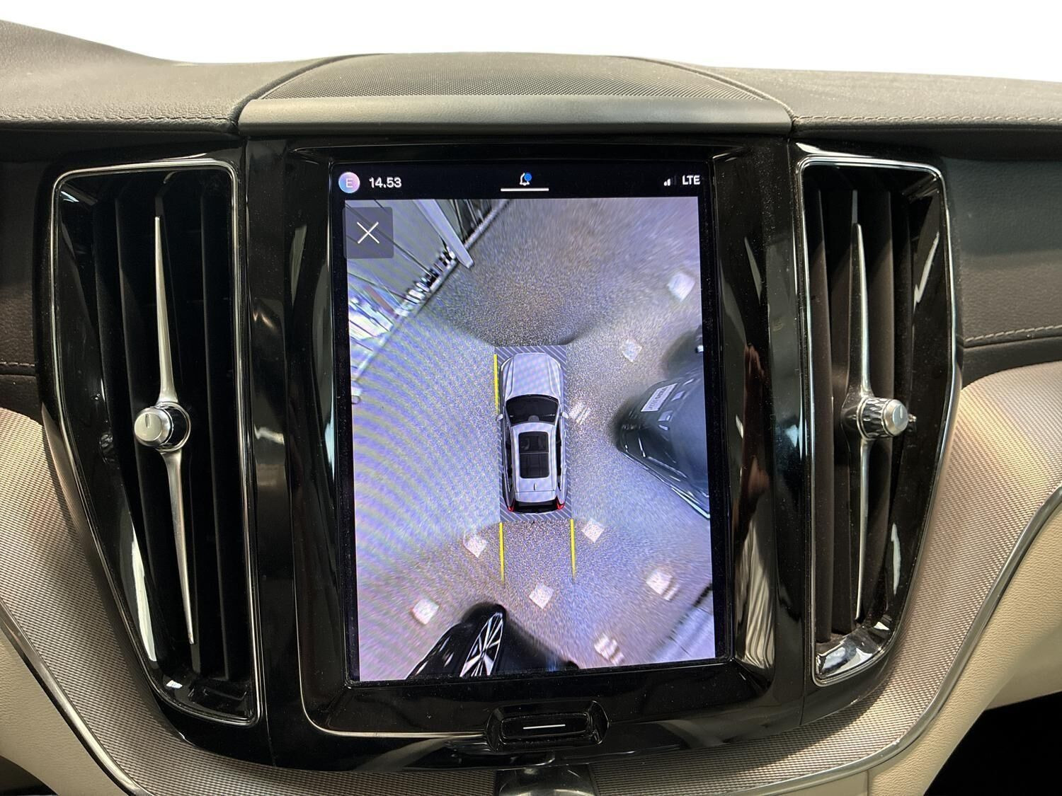 Sort Volvo XC60 fra 2022