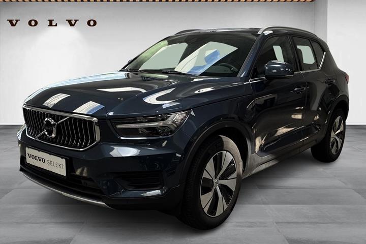 Blå Volvo XC40 fra 2021