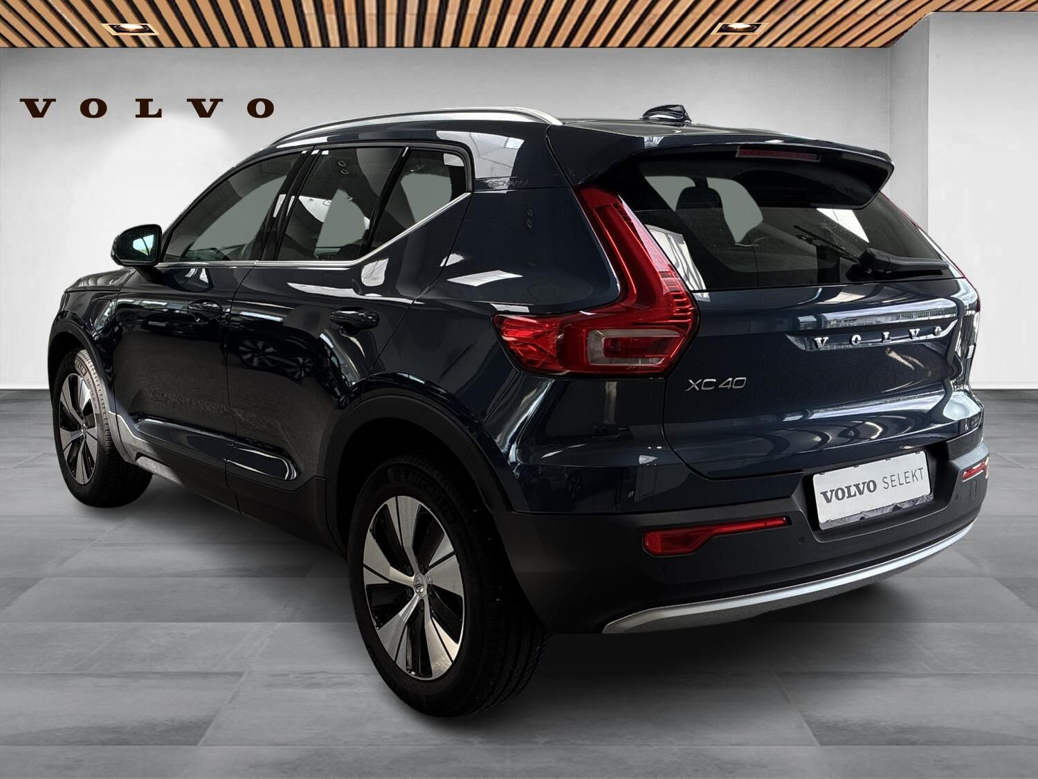 Blå Volvo XC40 fra 2021