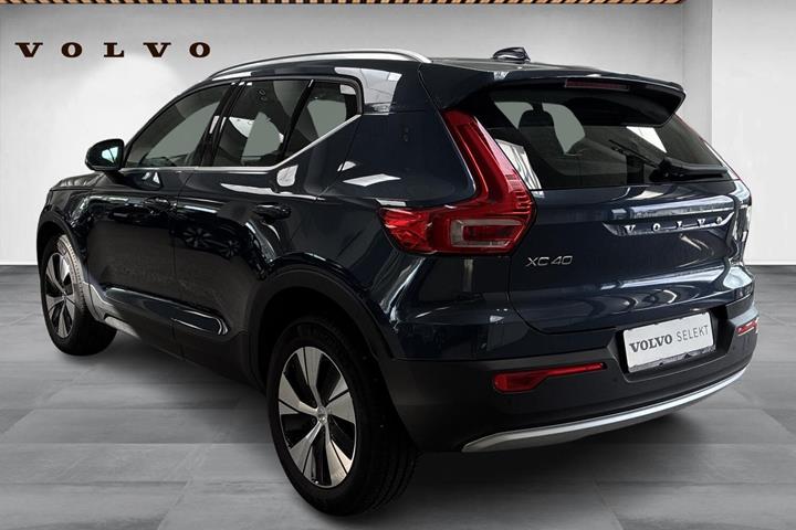 Blå Volvo XC40 fra 2021