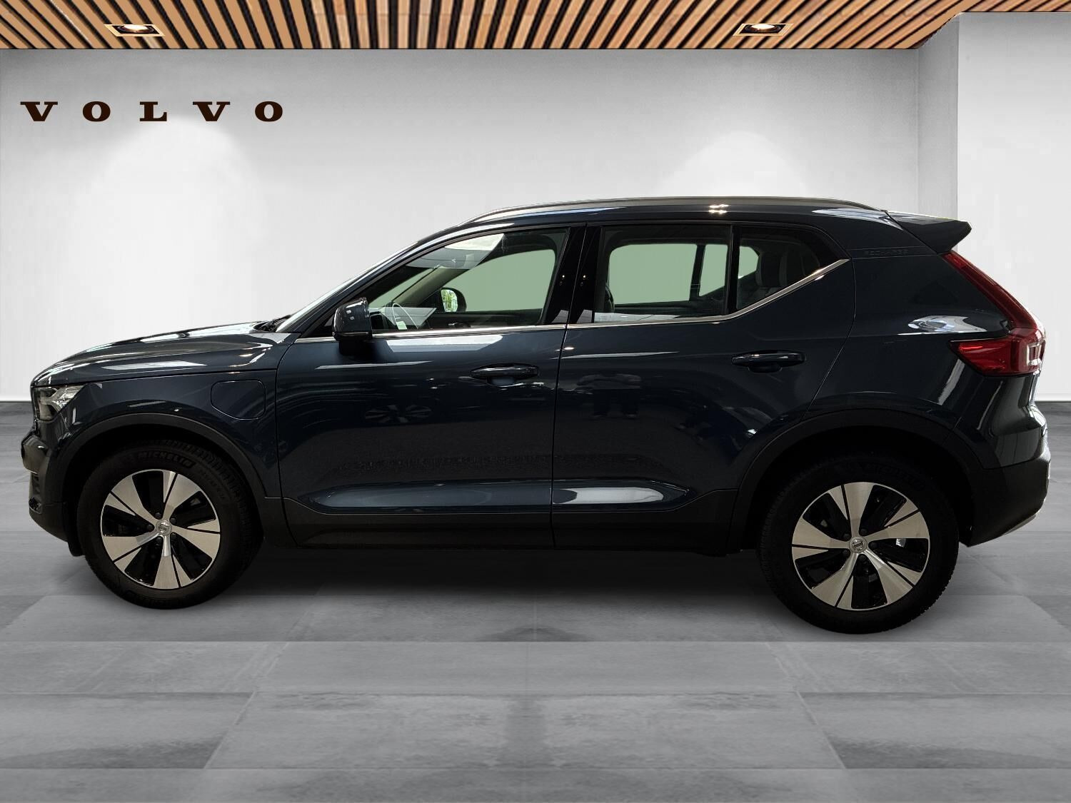 Blå Volvo XC40 fra 2021