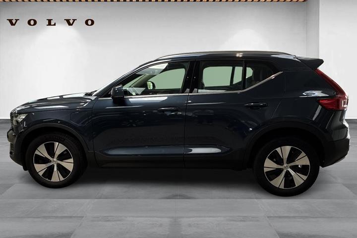 Blå Volvo XC40 fra 2021