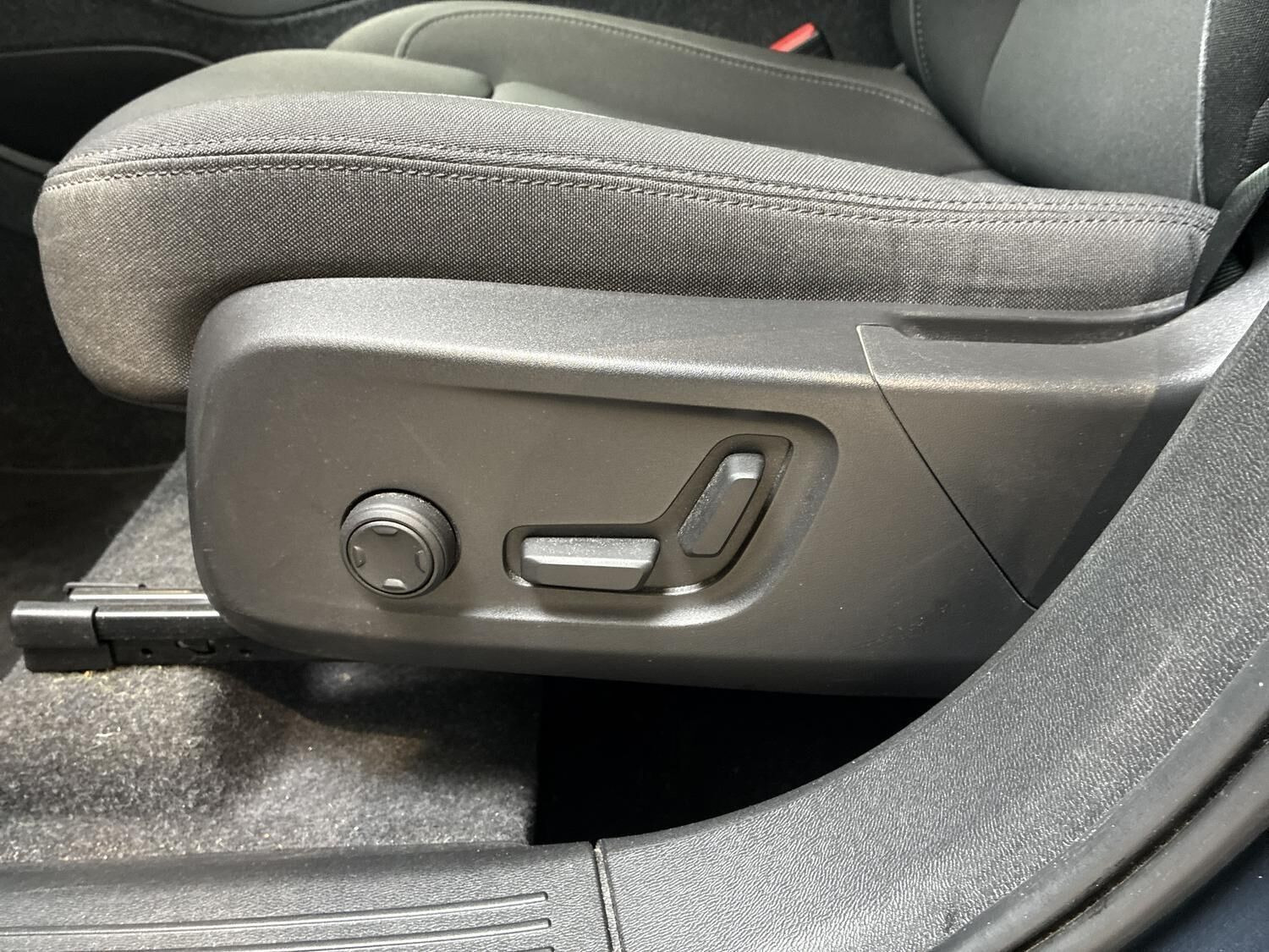 Blå Volvo XC40 fra 2021