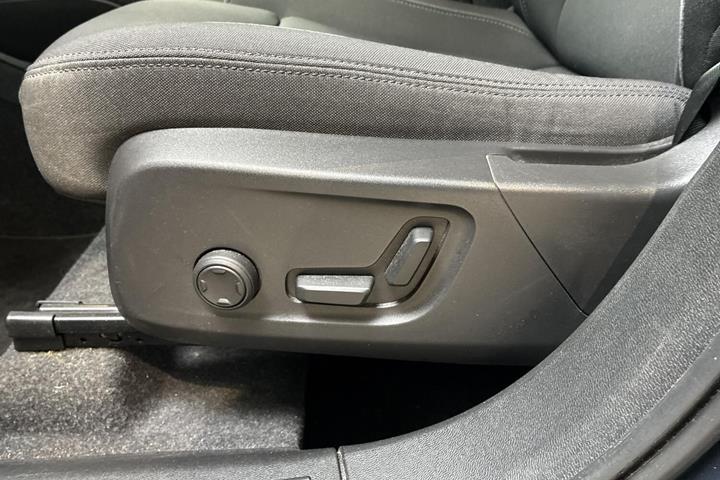 Blå Volvo XC40 fra 2021