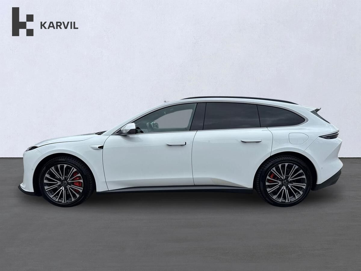 Hvid Nio ET5 fra 2023 set udefra