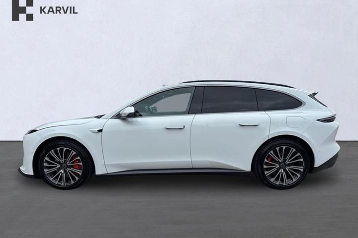 Hvid Nio ET5 fra 2023 set udefra