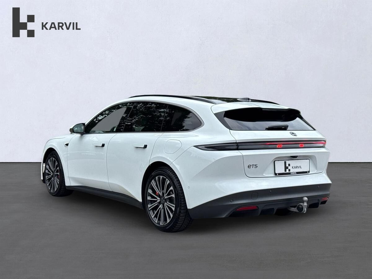 Hvid Nio ET5 fra 2023 set udefra