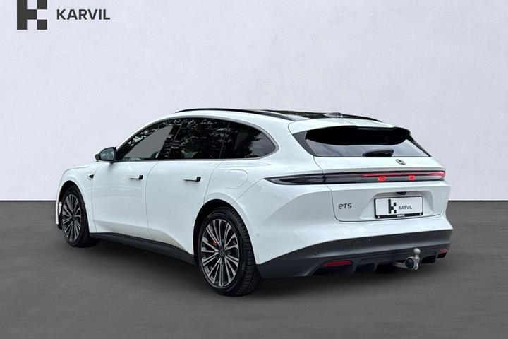 Hvid Nio ET5 fra 2023 set udefra