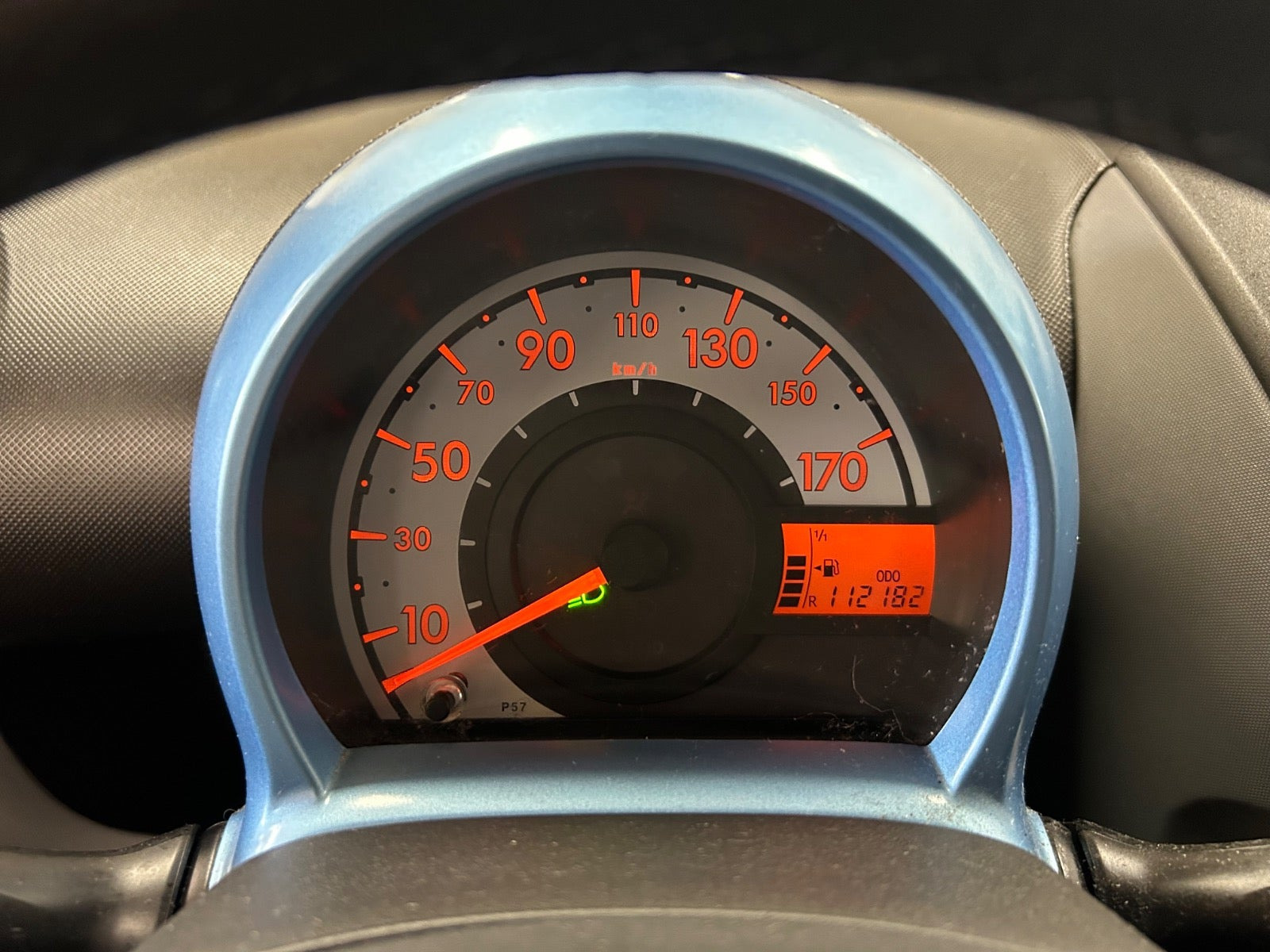 Rød Peugeot 107 fra 2010