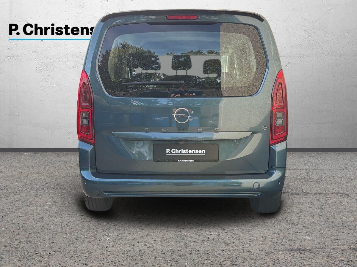 Blå Opel Combo-e Life fra 2025