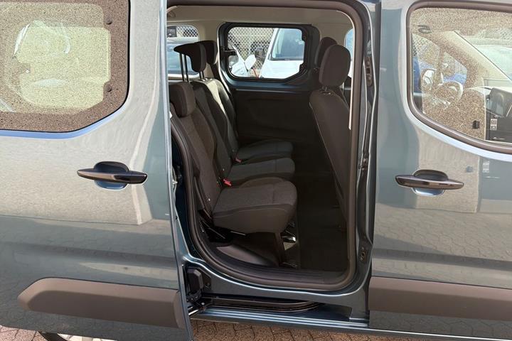 Blå Opel Combo-e Life fra 2025