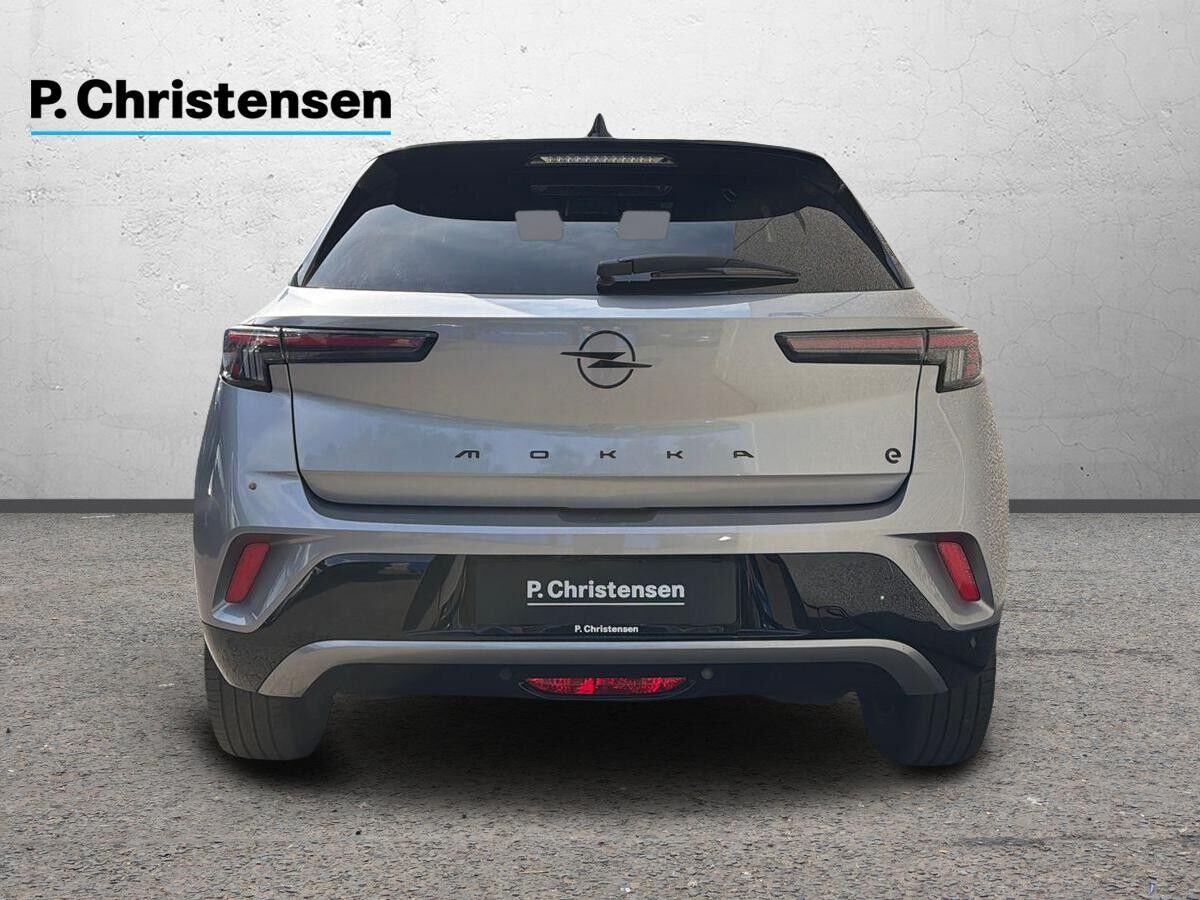 Grå Opel Mokka-e fra 2025