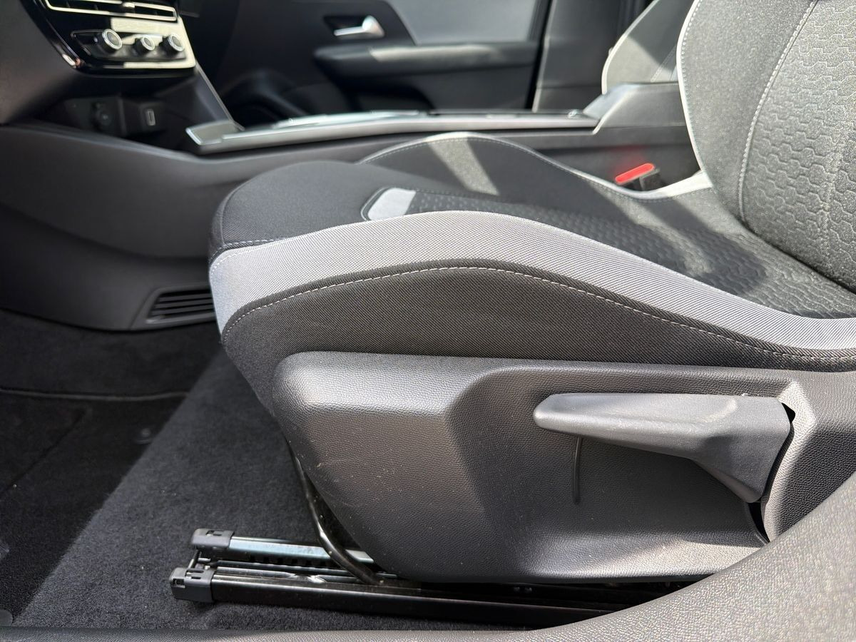 Grå Opel Mokka-e fra 2025