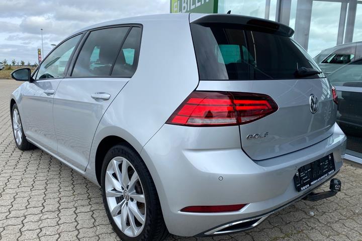 Sølv VW Golf VII fra 2019