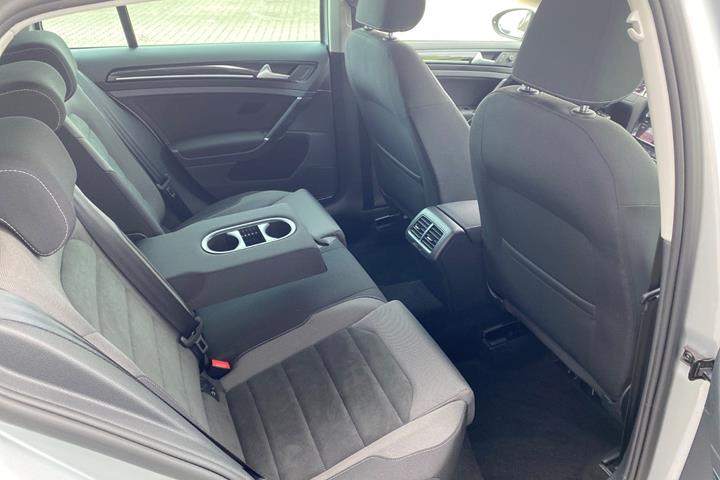 Sølv VW Golf VII fra 2019