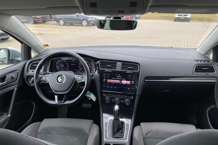 Sølv VW Golf VII fra 2019