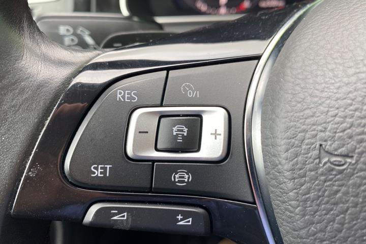 Sølv VW Golf VII fra 2019
