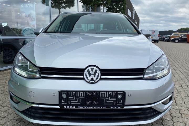 Sølv VW Golf VII fra 2019