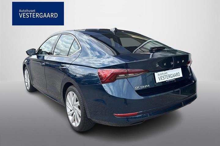 Blå Skoda Octavia fra 2021