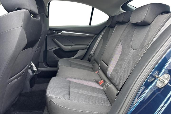 Blå Skoda Octavia fra 2021