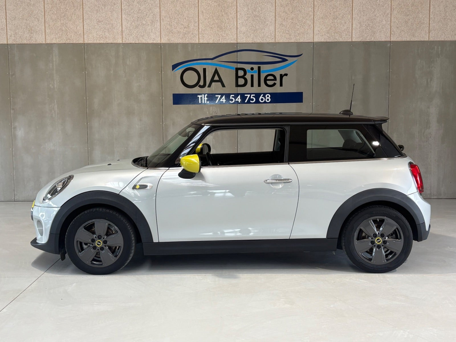 Sølv Mini Cooper SE fra 2021