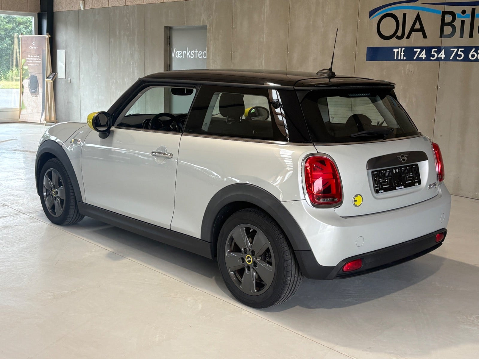 Sølv Mini Cooper SE fra 2021