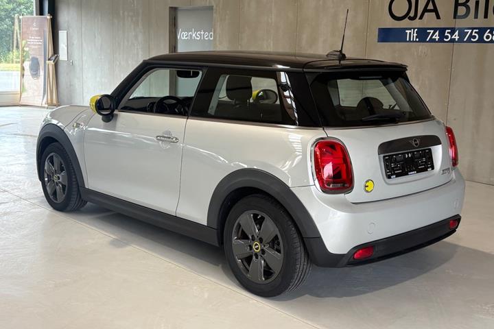 Sølv Mini Cooper SE fra 2021