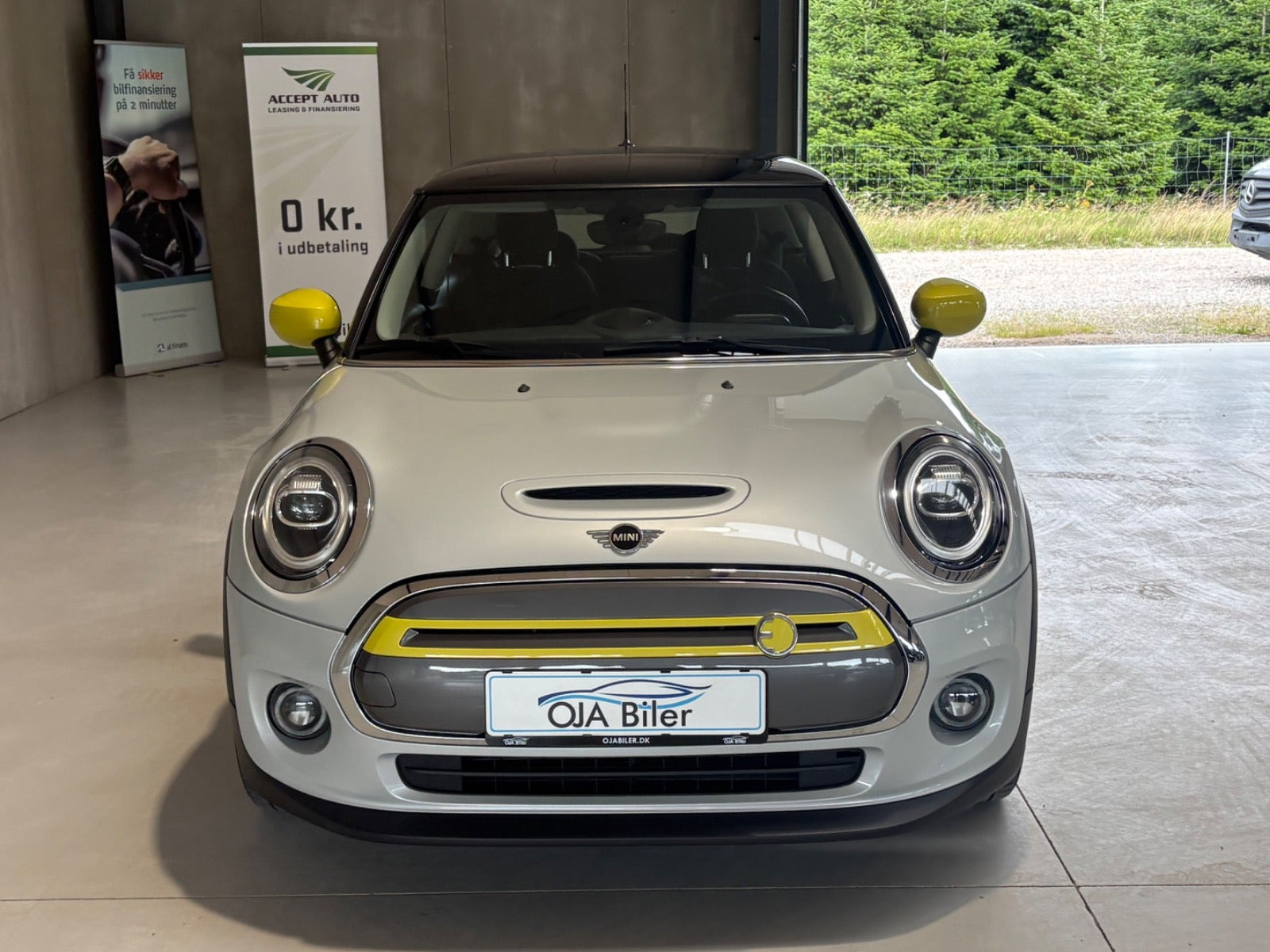 Sølv Mini Cooper SE fra 2021
