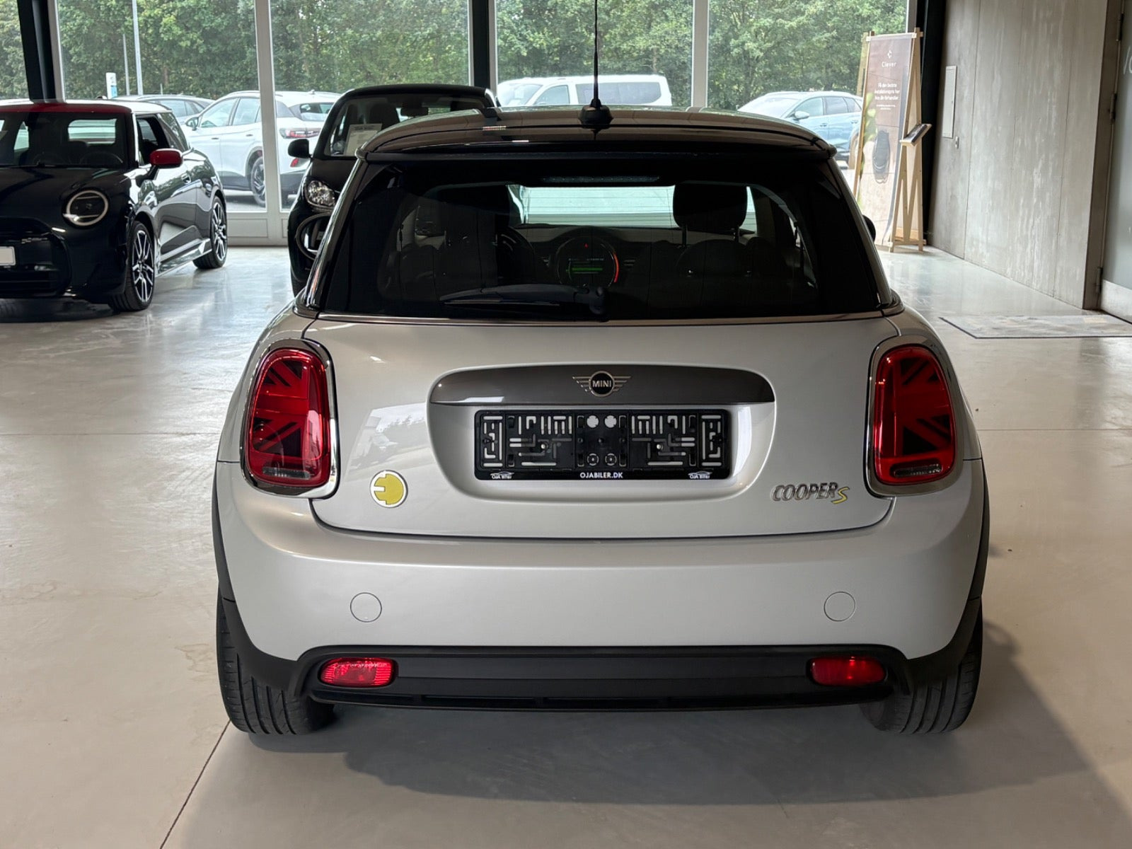 Sølv Mini Cooper SE fra 2021