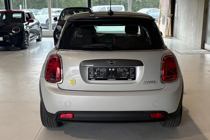 Sølv Mini Cooper SE fra 2021