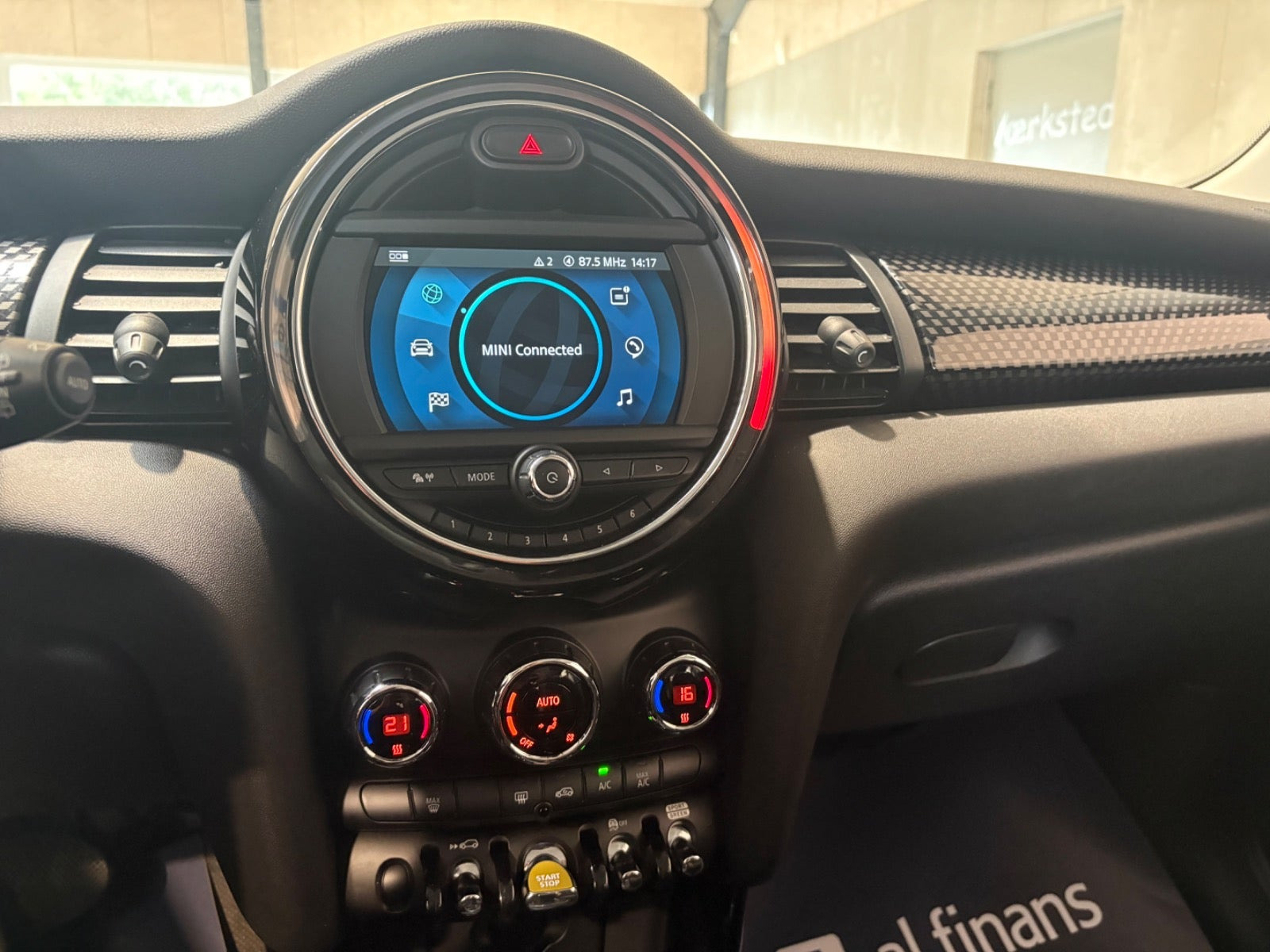 Sølv Mini Cooper SE fra 2021