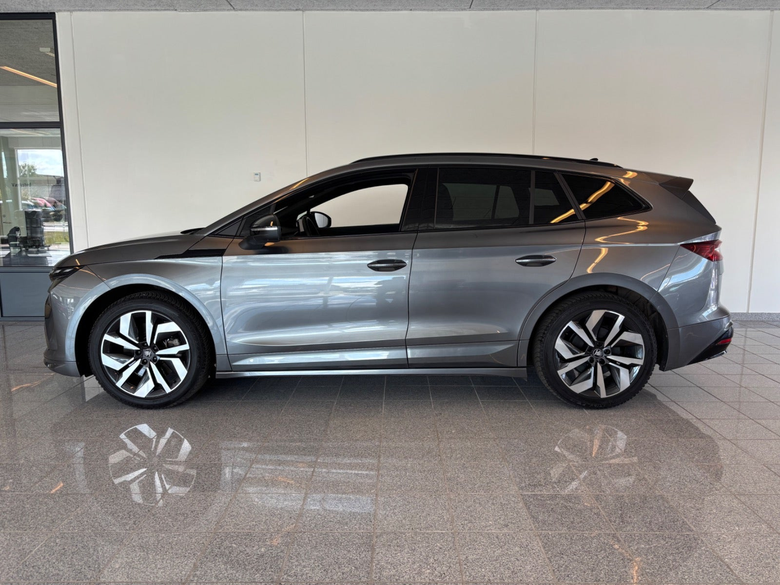 Grå Skoda Enyaq fra 2026