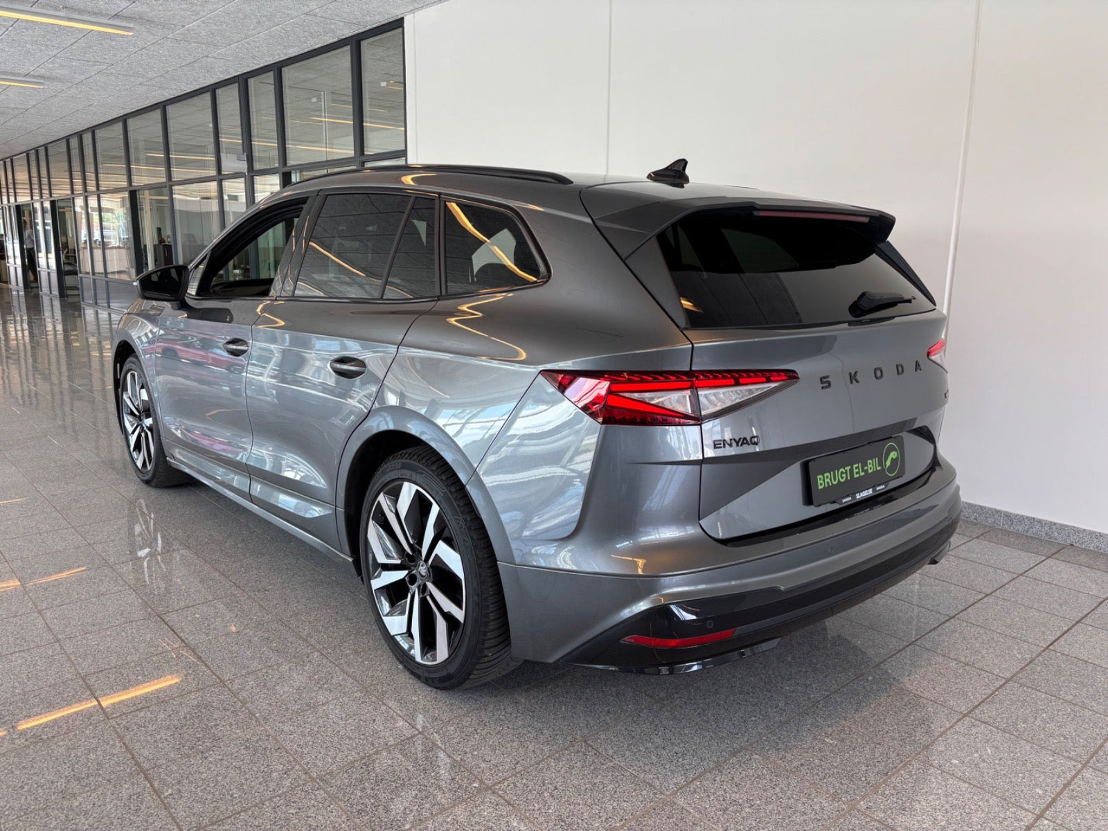 Grå Skoda Enyaq fra 2026