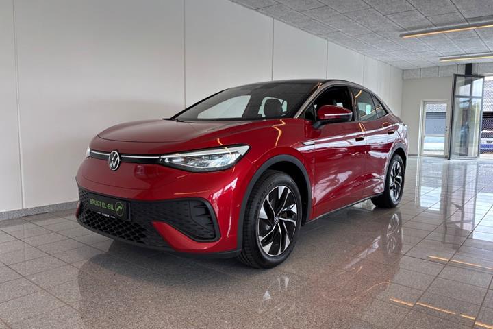 Rød VW ID.5 fra 2022 set udefra