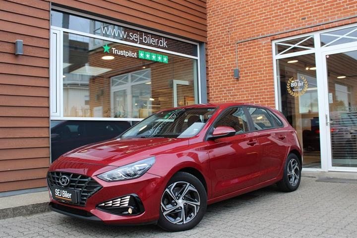 Rød Hyundai i30 fra 2021