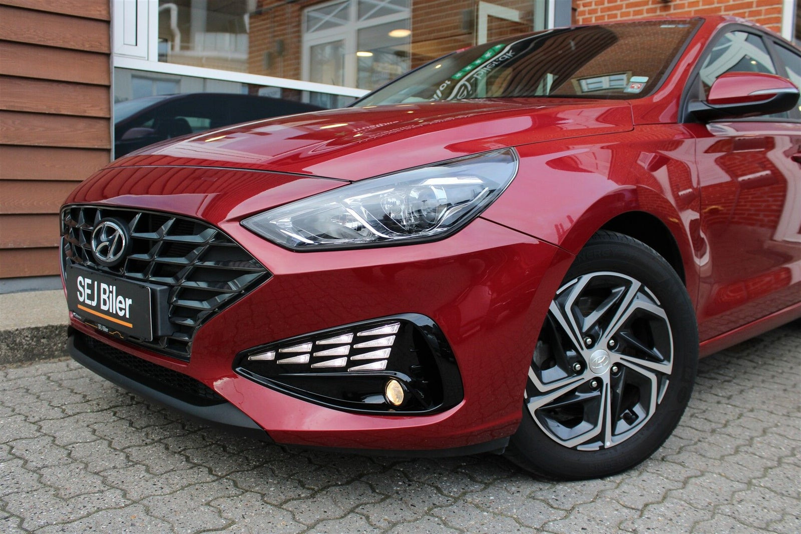 Rød Hyundai i30 fra 2021