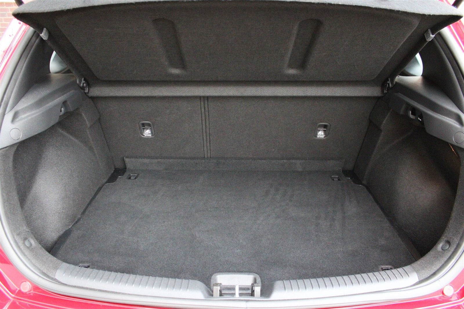 Rød Hyundai i30 fra 2021
