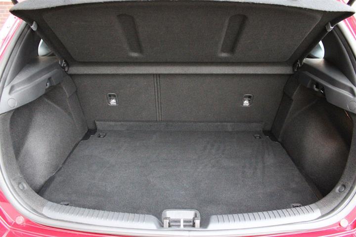 Rød Hyundai i30 fra 2021