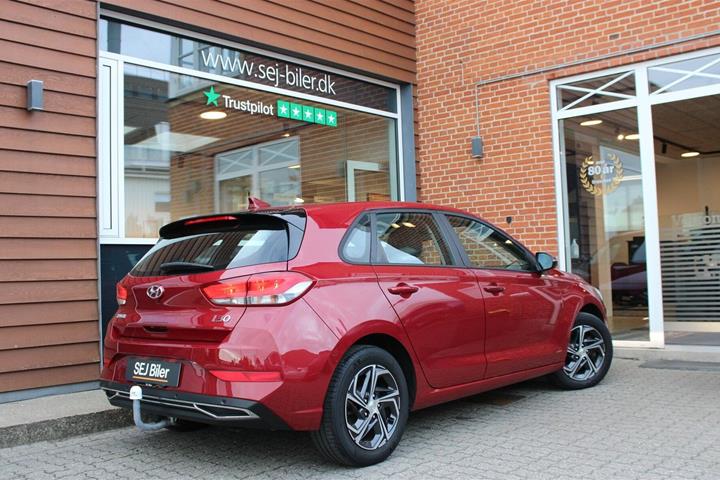 Rød Hyundai i30 fra 2021