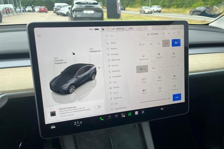 Grå Tesla Model Y fra 2023