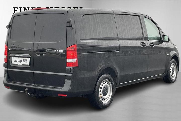 Sort Mercedes Vito 114 fra 2022