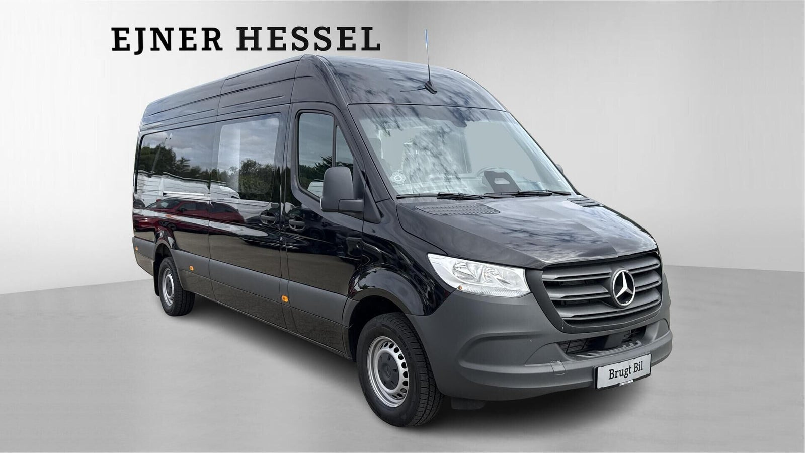 Sort Mercedes Sprinter 317 fra 2025