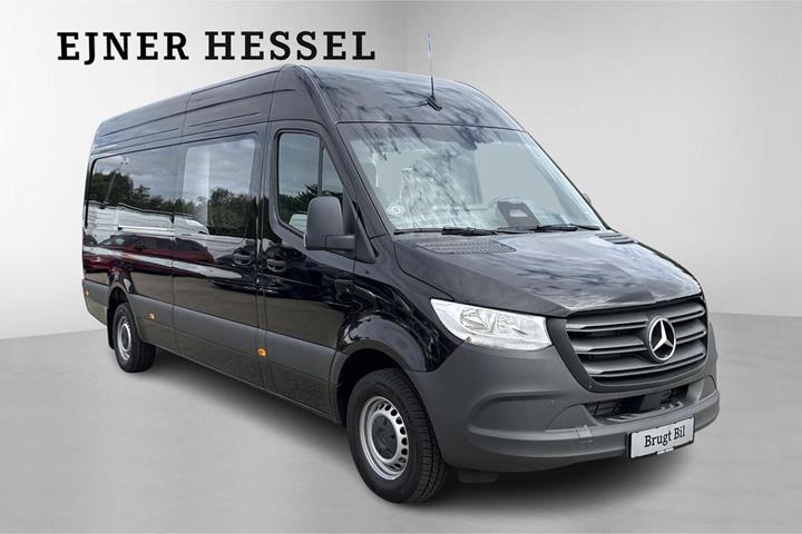 Sort Mercedes Sprinter 317 fra 2025