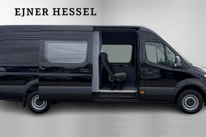 Sort Mercedes Sprinter 317 fra 2025