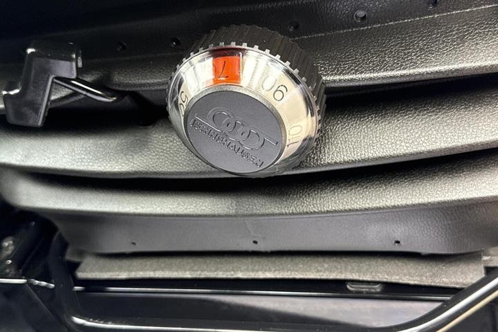 Sort Mercedes Sprinter 317 fra 2025