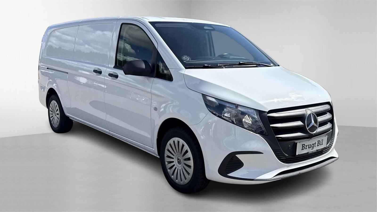 Hvid Mercedes Vito 114 fra 2024