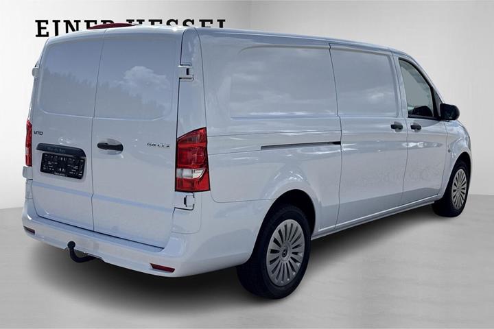 Hvid Mercedes Vito 114 fra 2024